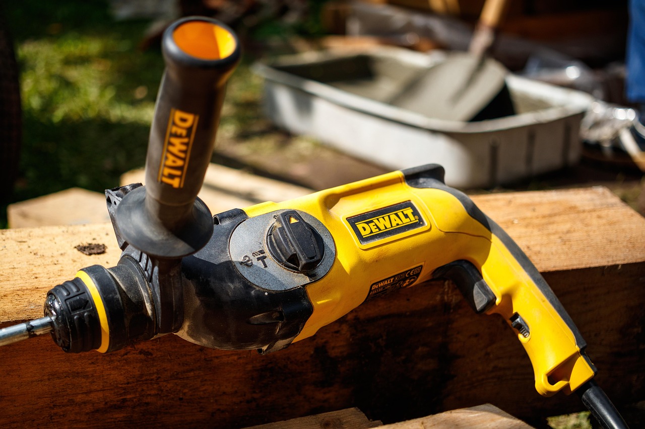 DeWalt D25133 Kombihammer (Gelb/Schwarz - 800W - SDS-plus - 2.6 Joule Schlagenergie)