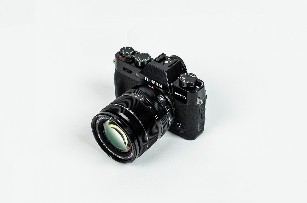 X-T10 Systemkamera-Kit inkl. XF 18-55mm Objektiv (Schwarz - APS-C Sensor - 4K Video - Kompaktgehäuse)
