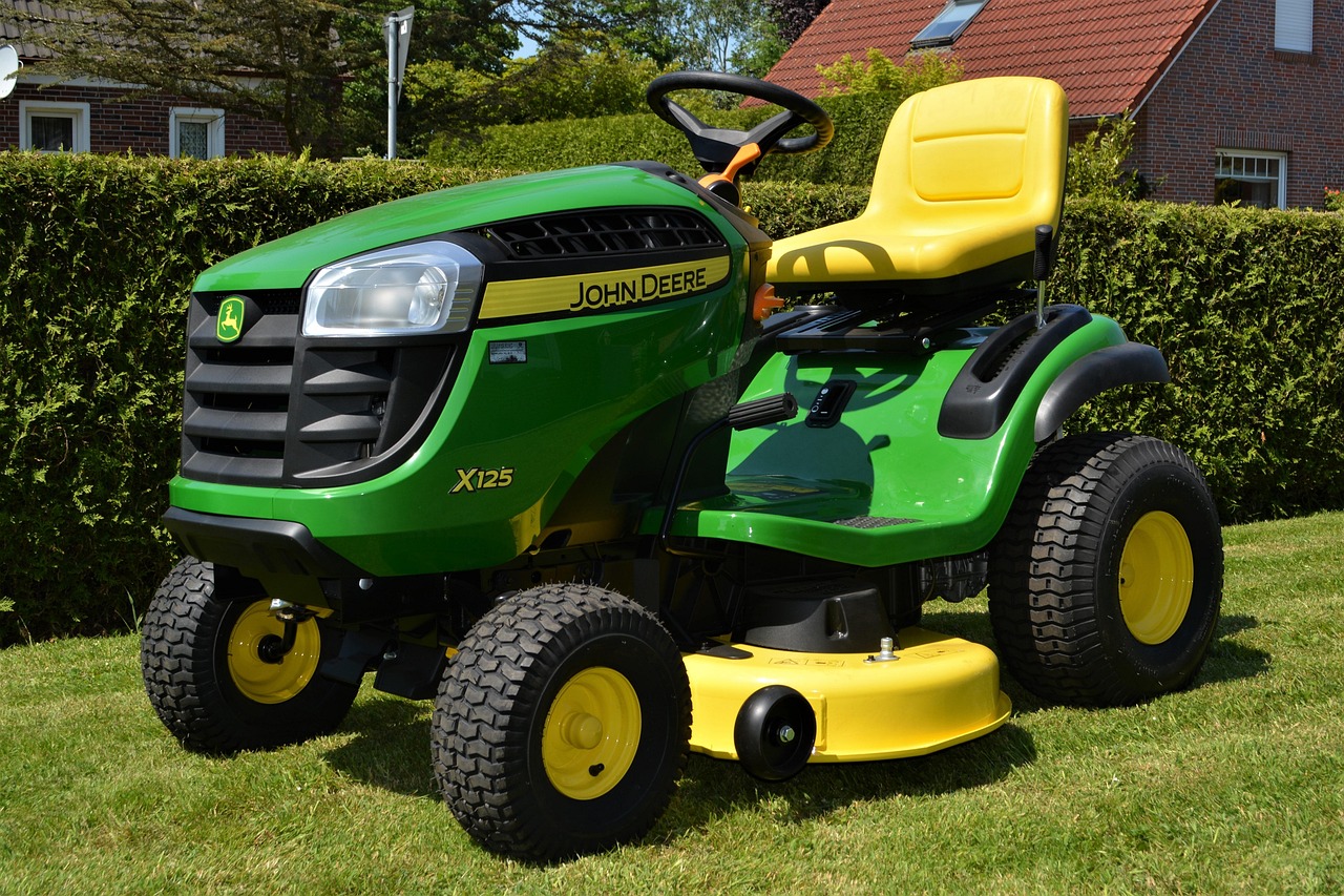 John Deere X125 Rasentraktor (Grün/Gelb - Seitenauswurf - 107cm Mähwerk - Hydrostat-Getriebe)